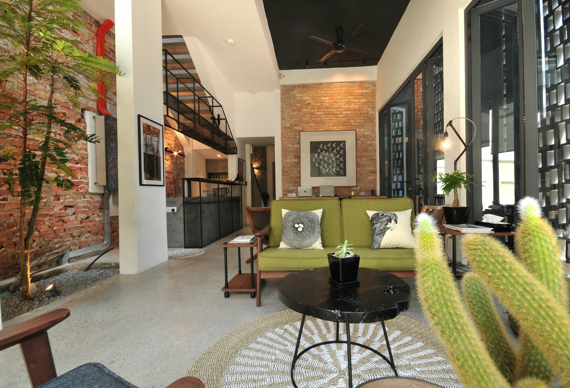 Homestay The Nest House *
